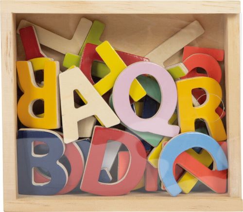 Small Foot Drevené farebné magnetické písmenka 37 ks