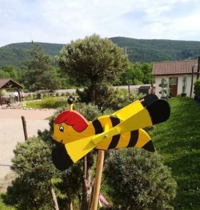 Drevená vrtuľka Včielka