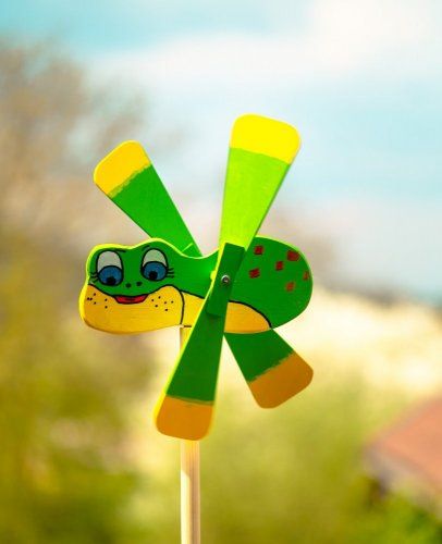 Drevená vrtuľka Žabka