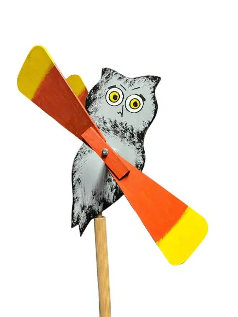 Drevená vrtuľka Sova - sediaca
