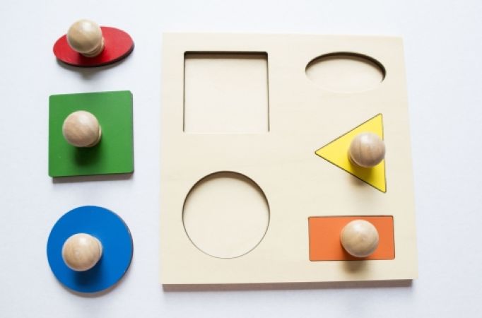 Montessori Puzzle 5 tvarov - krátke úchyty