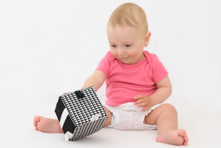 MyMoo Montessori úchopová kocka Busy Cube Cikcak