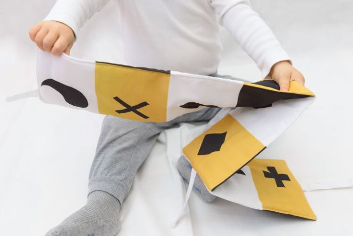 MyMoo Montessori textilné leporelo kontrastné žlté