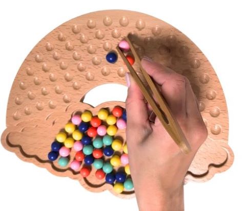 Montessori Tácka s dúhovými guličkami