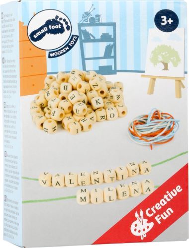 Small Foot Drevené navliekacie koráliky písmenká prírodné