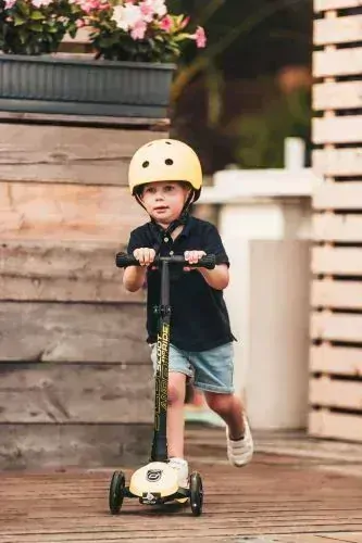 Scoot & Ride Detská kolobežka Highwaykick 3 LED lemon